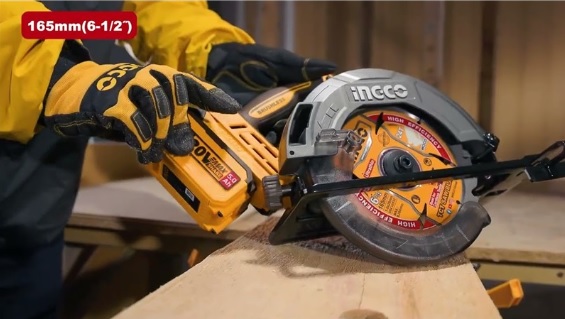 Аккумуляторная циркулярная пила INGCO CSLI16523 20V Li-Ion, 165 мм